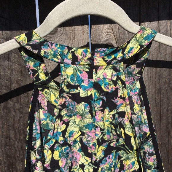 Ambar High-Neck Romper - Picture 4 of 4